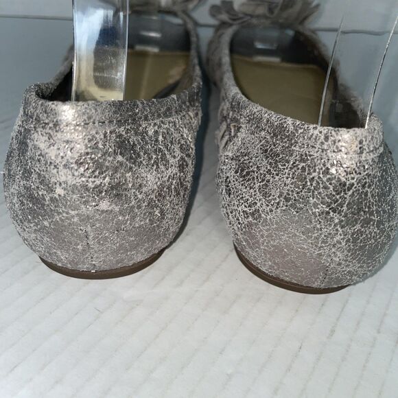 Report Flats Women’s Size 9 Silver Leather Peep Toe Ballet Flower Cutout Shoes - Picture 10 of 14
